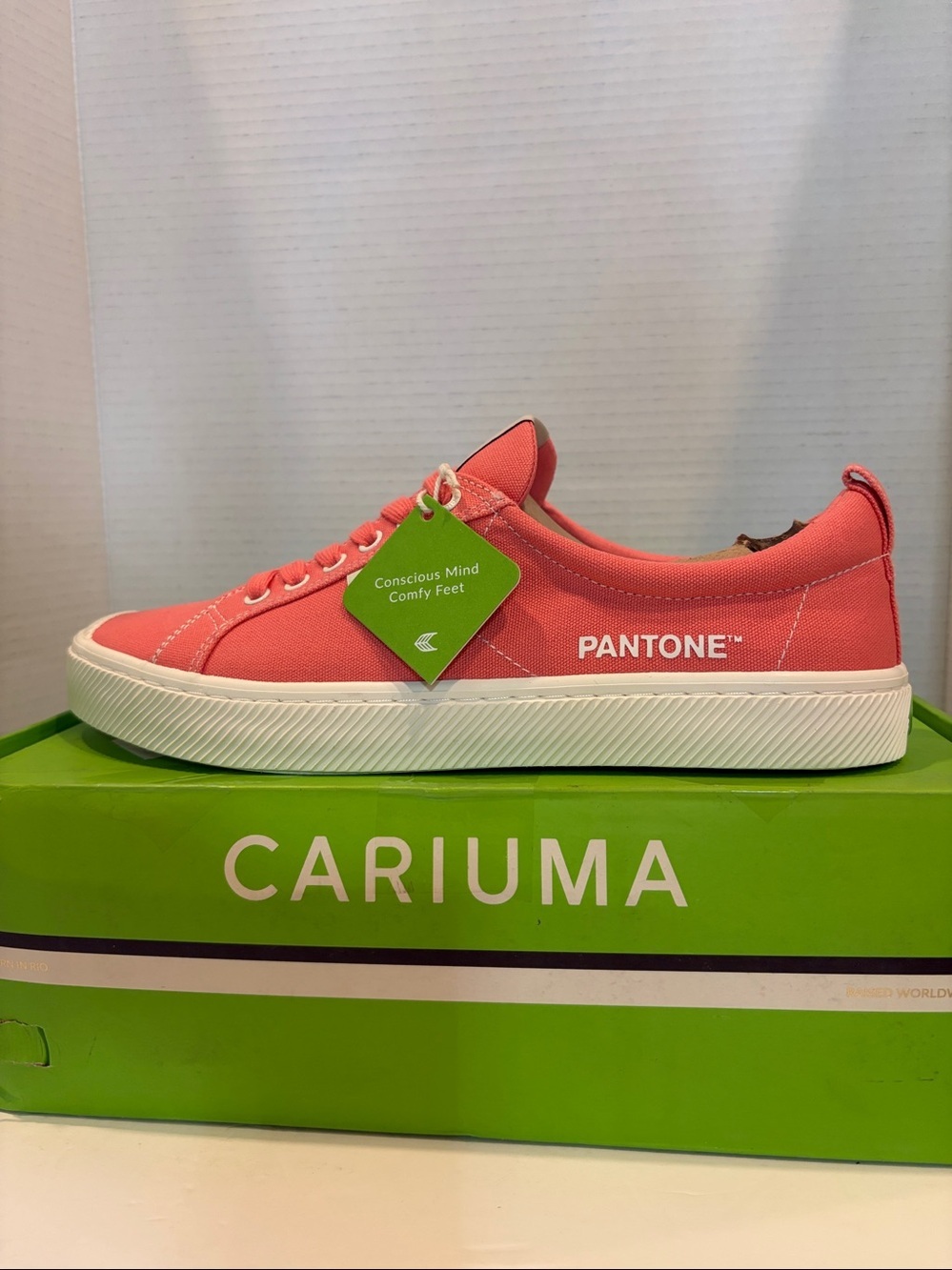 Cariuma Canvas Shoe The Oca Pantone Peach Unisex Size 13.5 Women’s 12 Men’s